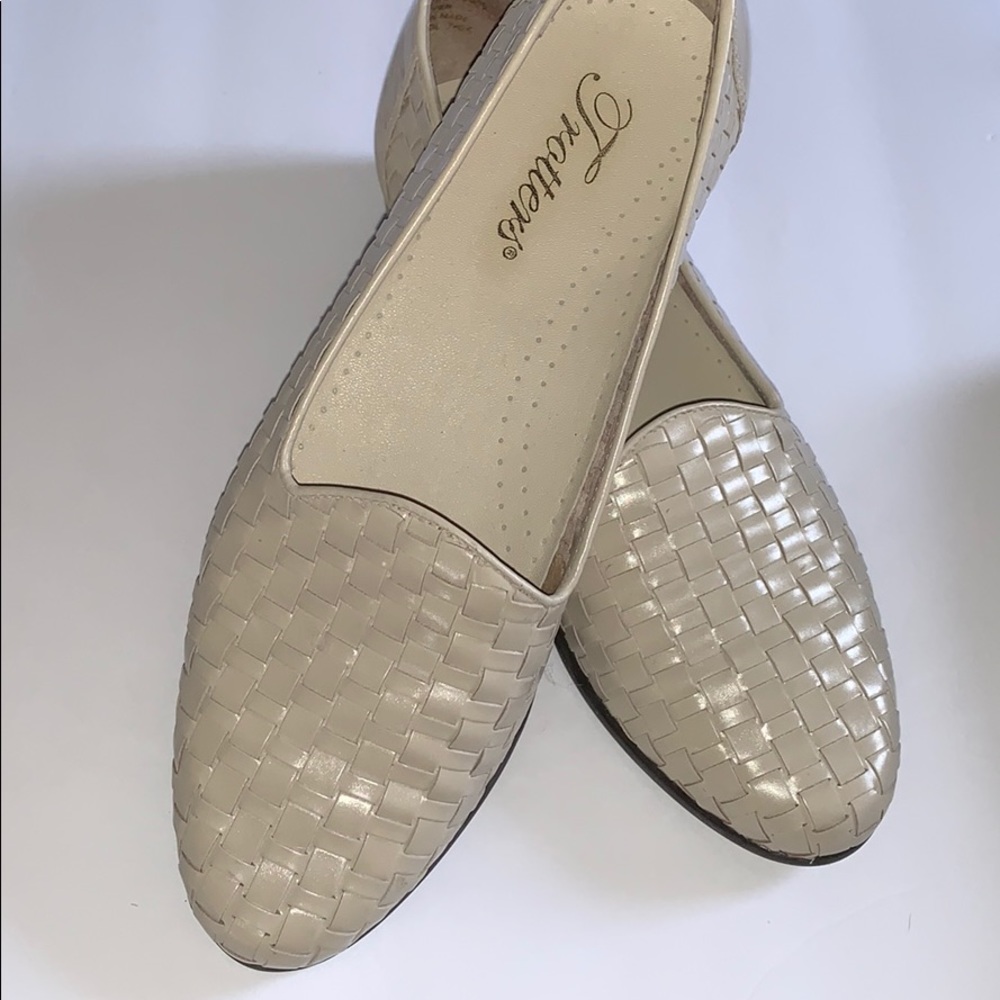 Trotters Liz Loafer
